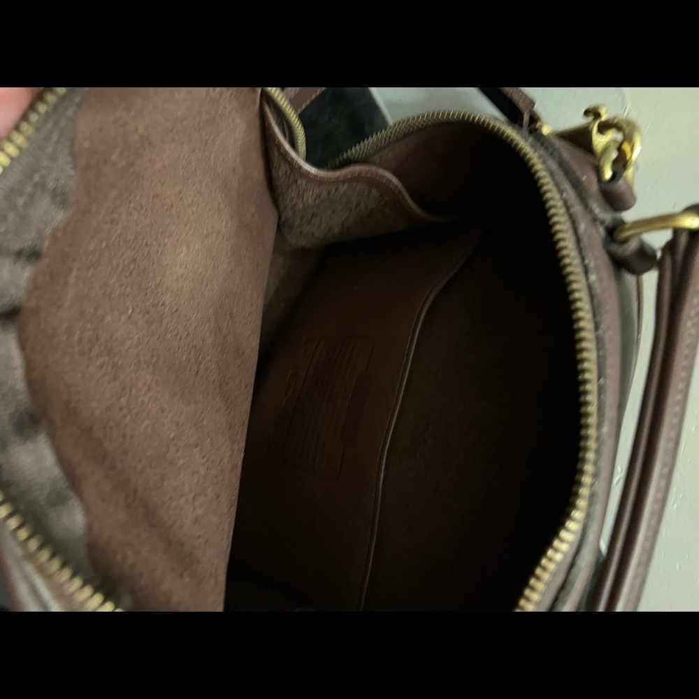 Beautiful old classic brown leather coach bag like new.